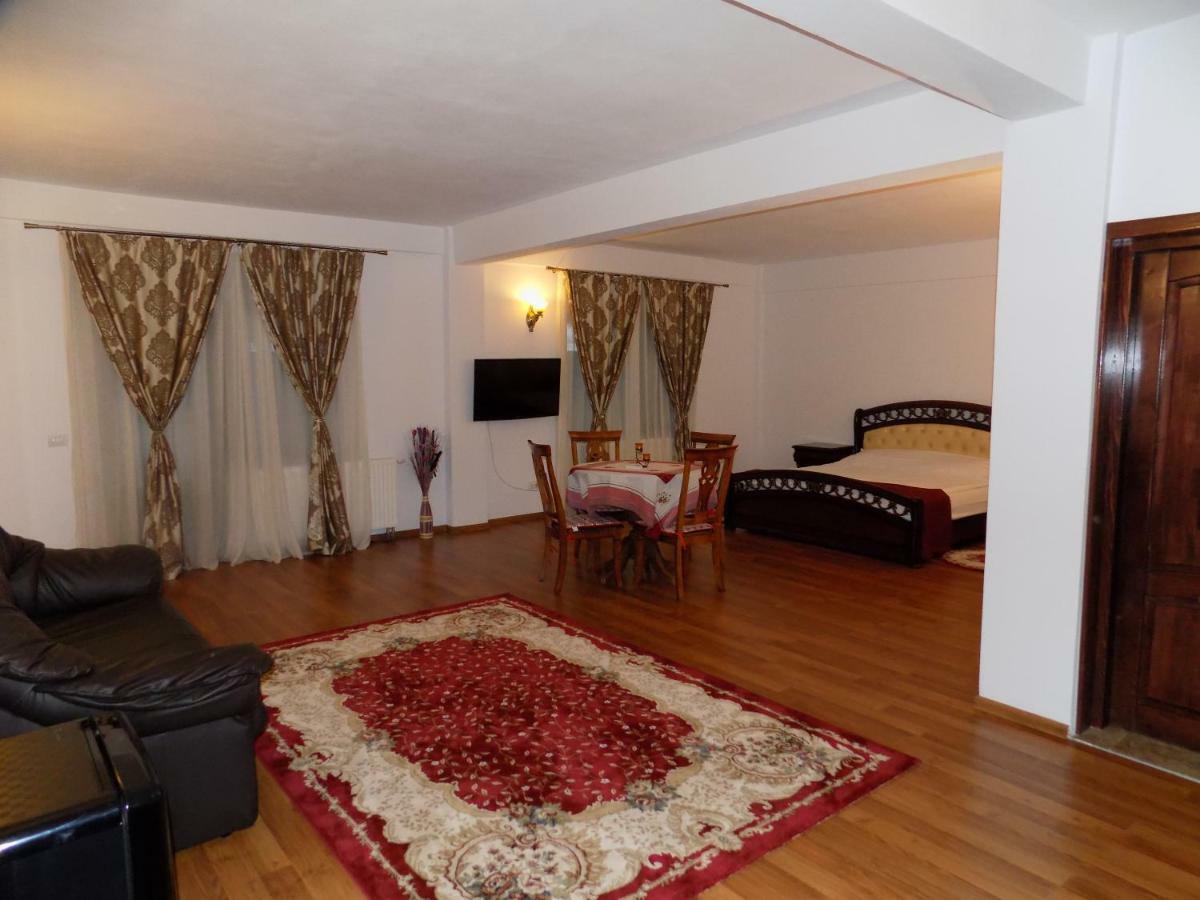Tango Margo Hotel Valea Lupului  Buitenkant foto