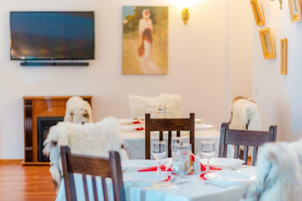 Tango Margo Hotel Valea Lupului  Buitenkant foto