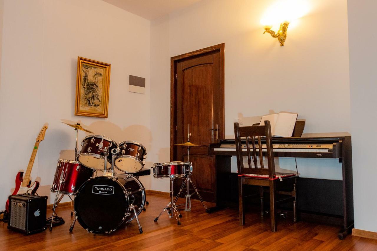 Tango Margo Hotel Valea Lupului  Buitenkant foto