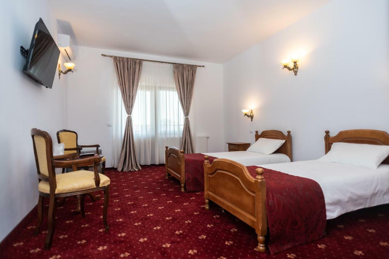 Tango Margo Hotel Valea Lupului  Buitenkant foto
