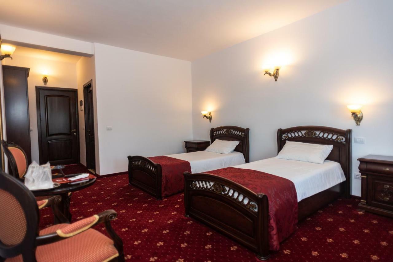 Tango Margo Hotel Valea Lupului  Buitenkant foto