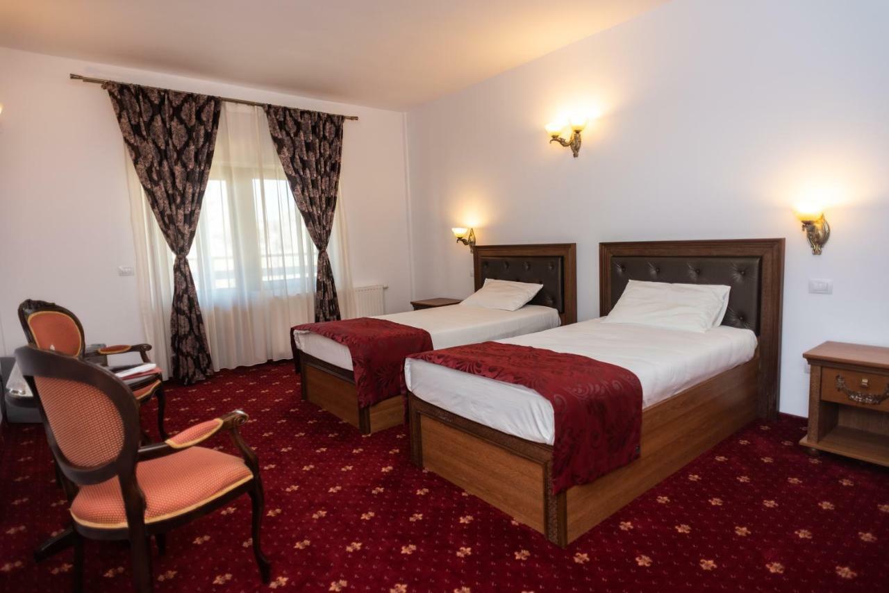 Tango Margo Hotel Valea Lupului  Buitenkant foto
