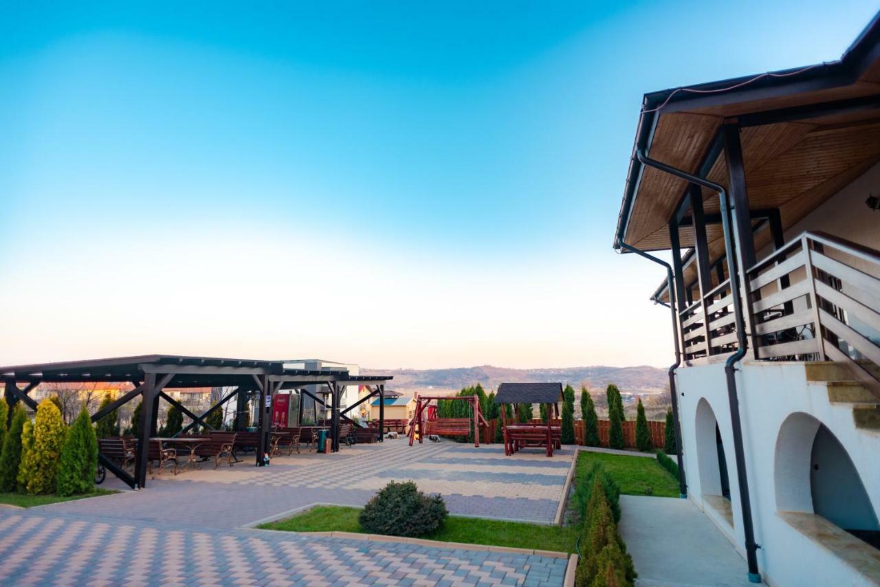 Tango Margo Hotel Valea Lupului  Buitenkant foto