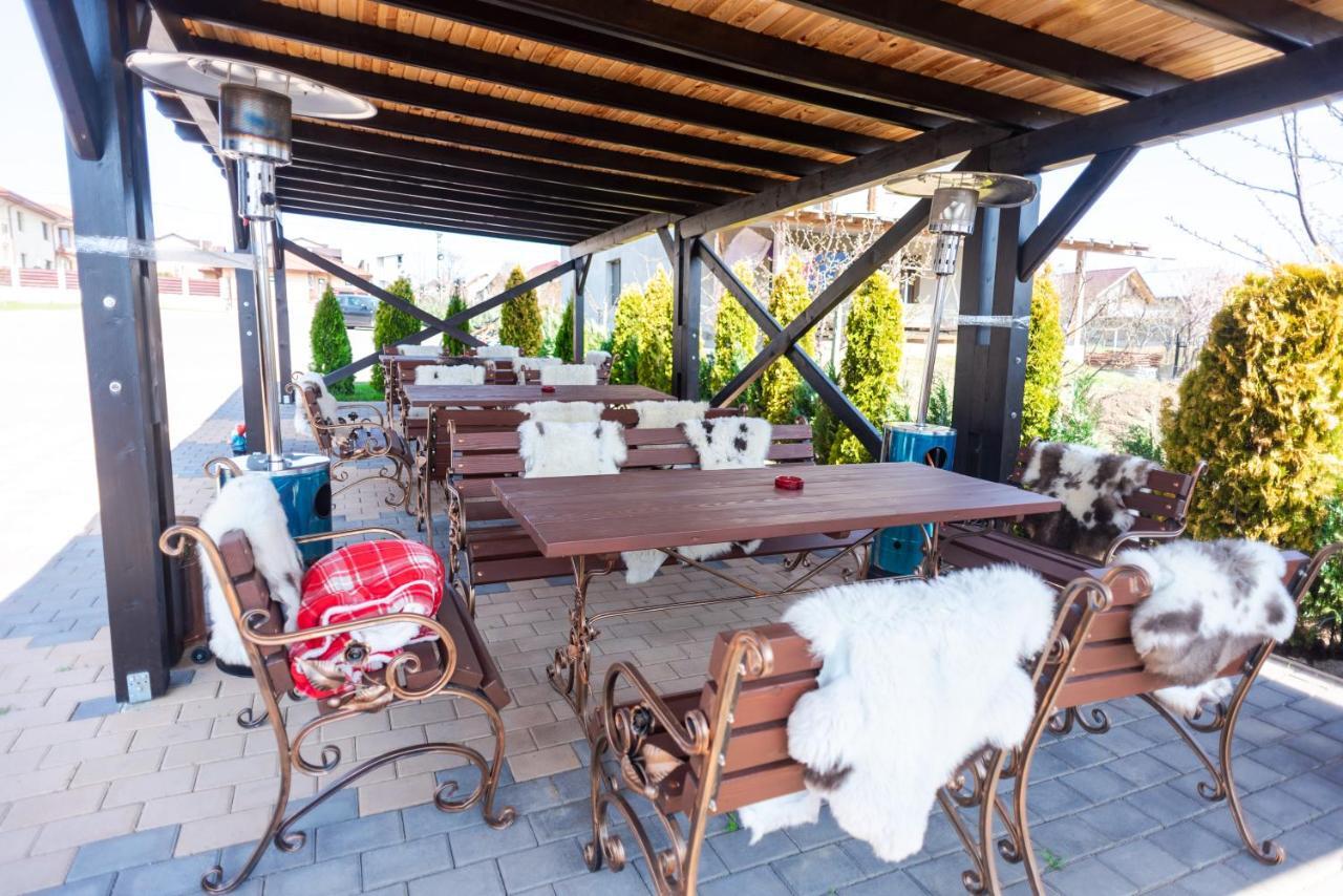 Tango Margo Hotel Valea Lupului  Buitenkant foto
